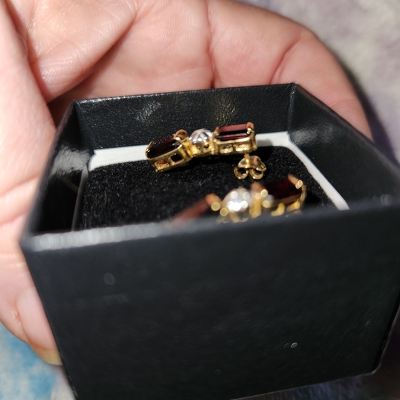 Earings - Picture 2 of 7